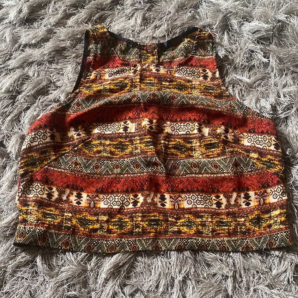 Printed crop top. Button up back